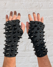 Load image into Gallery viewer, Studmuffin NYC Spike Fingerless Glove